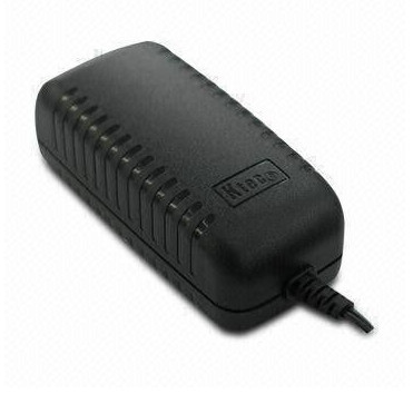 Bezpieczne 15-watowy, uniwersalny zasilacz sieciowy Slim Dla Audio / Video Products