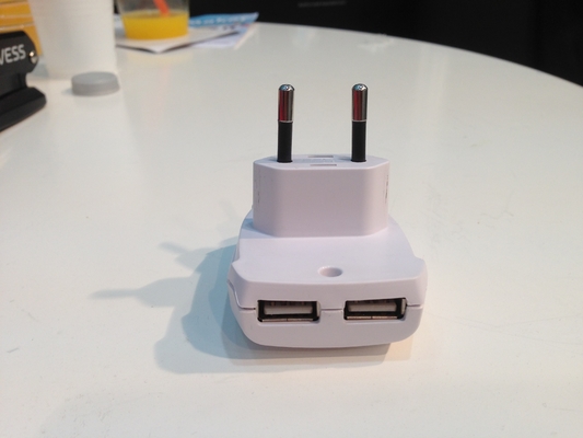 Biały 2.1A Podwójny USB Ładowarka Zasilacz sieciowy Ładowarka europejską wtyczką, 100 - 240V
