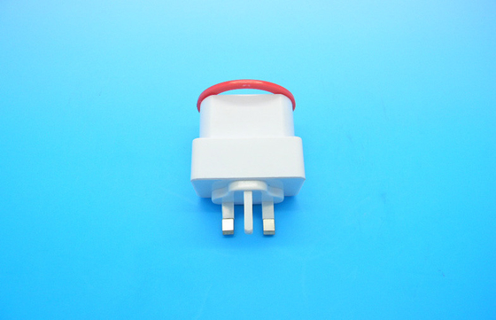 Prąd stały Uniwersalna ładowarka USB 5V 2.0A Travel UK Wtyczka, FCC Part 15B