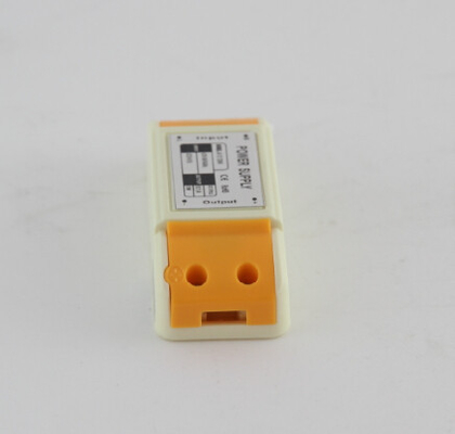 szerokie zastosowanie 1A MINI 80 * 32 * 22mm Plastikowe etui 12V DC Zasilacz LED