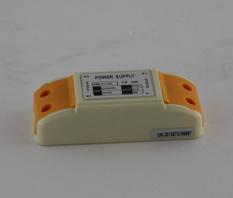 szerokie zastosowanie 1A MINI 80 * 32 * 22mm Plastikowe etui 12V DC Zasilacz LED