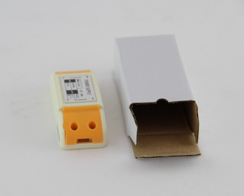 szerokie zastosowanie 1A MINI 80 * 32 * 22mm Plastikowe etui 12V DC Zasilacz LED