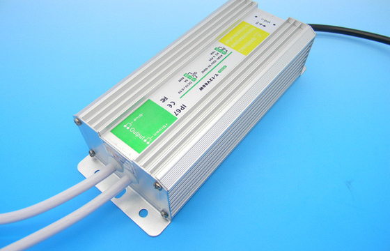 AC100 - 240V IP68 LED Wodoodporna kierowcy, Prąd stały Sterownik LED 12V 5A