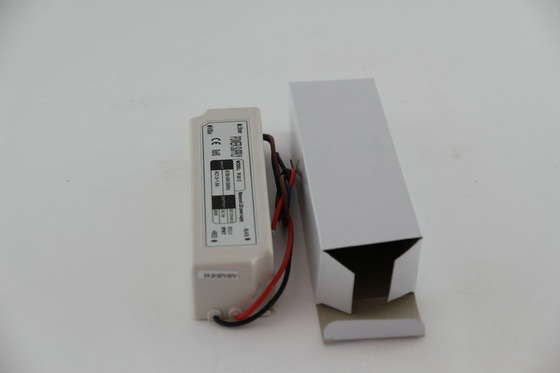 Wodoodporna IP67 60W stałonapięciowy Sterownik LED 120V AC, Odizolowane Plastikowa skrzynka