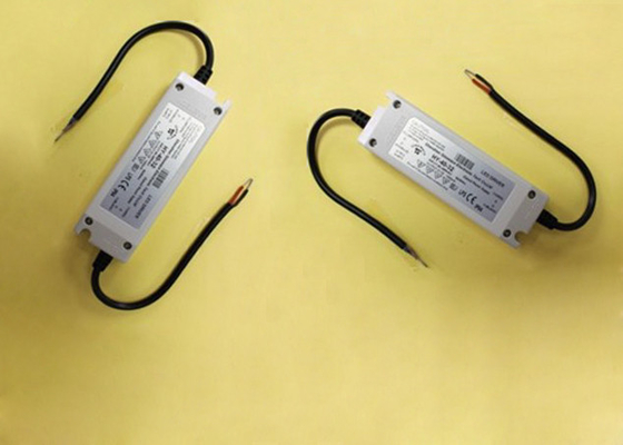 IP64 Wysoka wydajność świetlna LED Zasilanie, super cienkie sterownik LED z wejściem AC