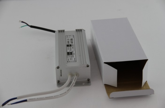 Przenośne 24 V DC 60W Wodoodporny sterownik LED Zasilanie platic Case Z EN55022 klasa A