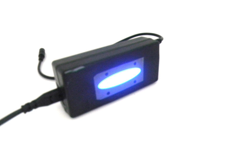 UK / US 90W Uniwersalny Laptop zasilacz 5V 2.1A Automatyczne USB z diodą LED